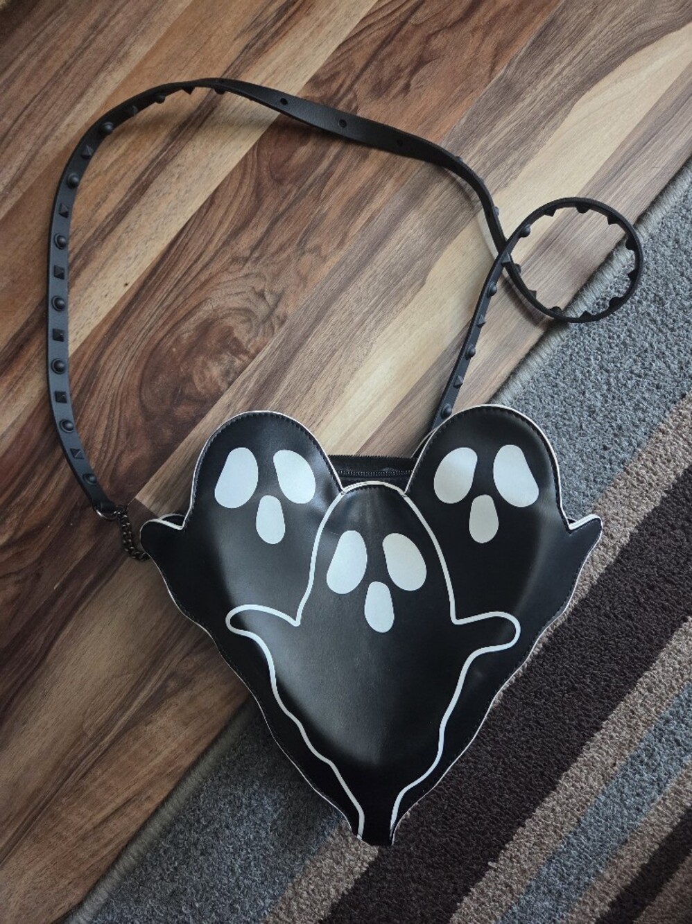 Heart Shaped Ghost Trio Crossbody Purse